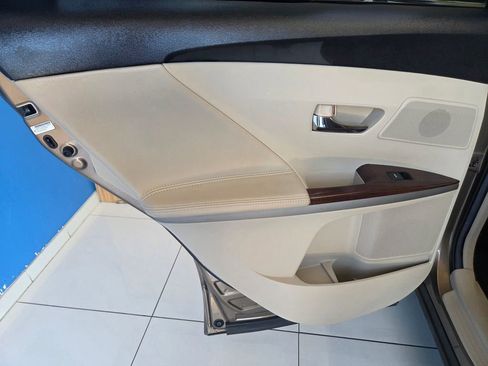 Used 2011 Toyota Venza w/ Premium Pkg #2 FWD image 18