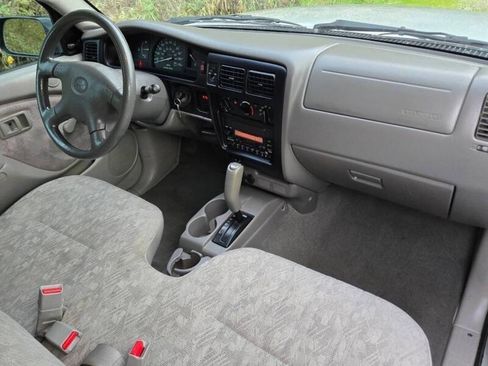 Used 2002 Toyota Tacoma 2WD Regular Cab image 2