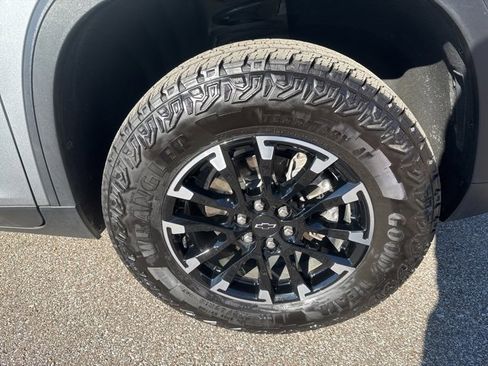 Used 2024 Chevrolet Traverse Z71 w/ Enhanced Driving Package image 32