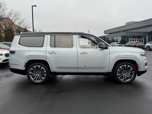 Used 2023 Jeep Grand Wagoneer Series III AWD/4WD image 2