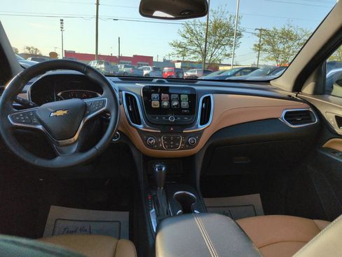 Used 2018 Chevrolet Equinox Premier image 12
