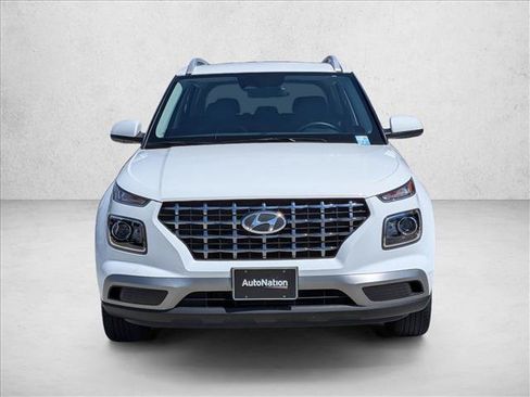 Used 2023 Hyundai Venue SEL FWD image 2
