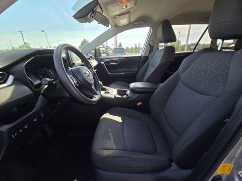 Certified 2020 Toyota RAV4 XLE w/ XLE Grade Weather Package AWD/4WD image 20