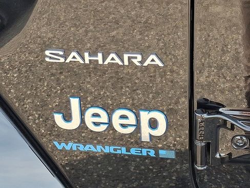 Used 2023 Jeep Wrangler Unlimited Sahara image 32