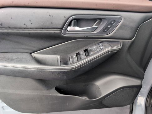 Used 2023 Nissan Rogue SL w/ SL Premium Package image 15