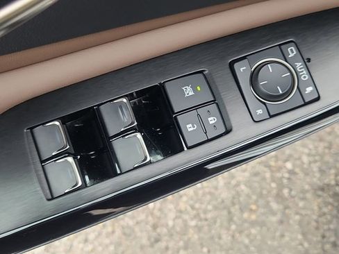 Used 2024 Lexus ES 350 w/ Premium Package FWD image 23