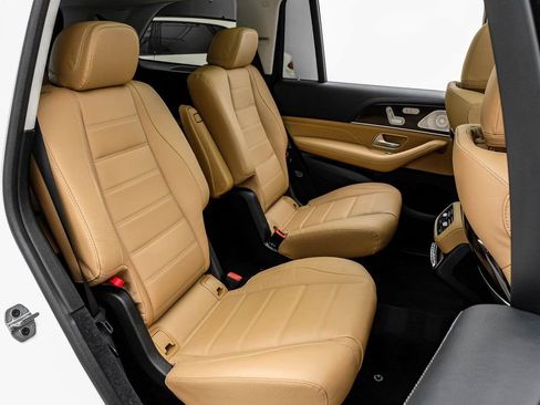 Used 2024 Mercedes-Benz GLS 580 4MATIC image 33