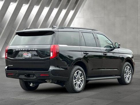 Certified 2025 Ford Expedition Active AWD/4WD image 3