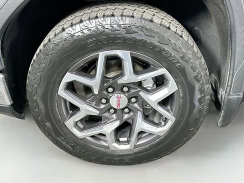 Used 2023 GMC Sierra 1500 SLT AWD/4WD image 31