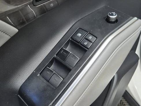 Used 2021 Toyota Highlander Platinum image 21