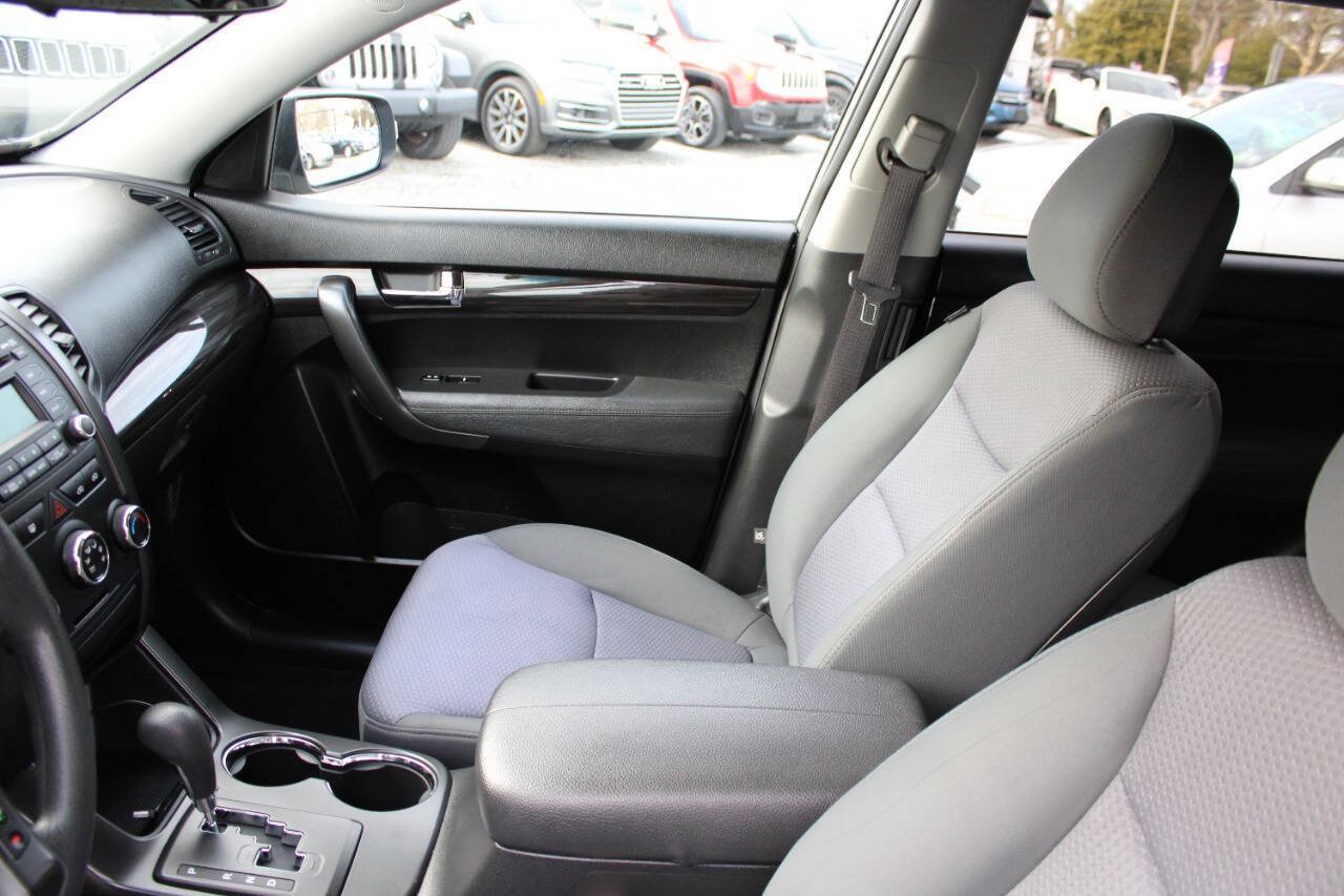Used 2013 Kia Sorento LX FWD image 14