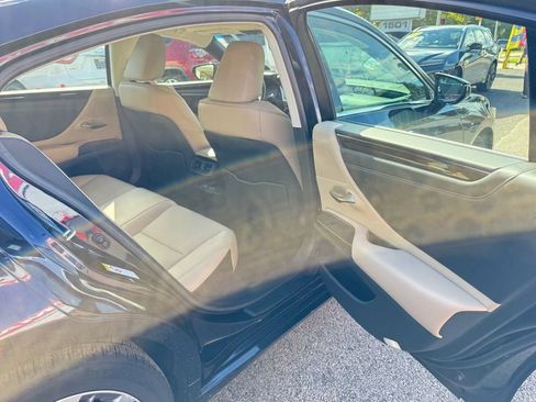 Used 2019 Lexus ES 350 w/ Premium Package FWD image 48