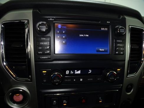 Used 2017 Nissan Titan SL w/ SL Towing Convenience Package image 12