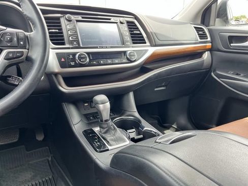 Used 2018 Toyota Highlander Limited w/ Protection Package #3 AWD/4WD image 15