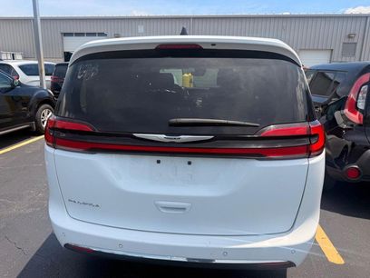 Used 2024 Chrysler Pacifica Touring-L