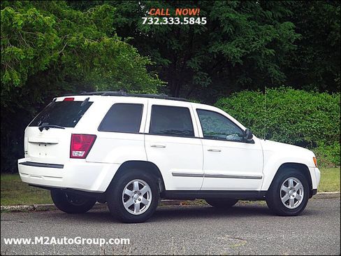 Used 2010 Jeep Grand Cherokee Laredo image 4