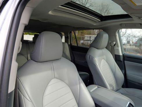 Used 2023 Toyota Highlander XLE image 39