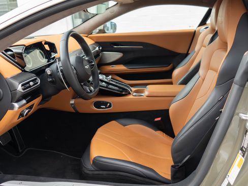 Used 2025 Aston Martin V8 Vantage Coupe image 12