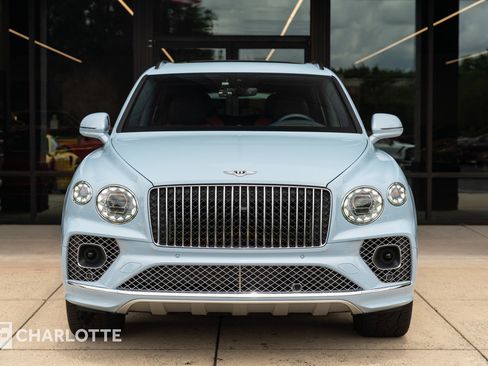 Used 2023 Bentley Bentayga Extended Wheelbase image 4