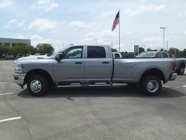 New 2024 RAM 3500 Tradesman w/ Chrome Appearance Group AWD/4WD image 4