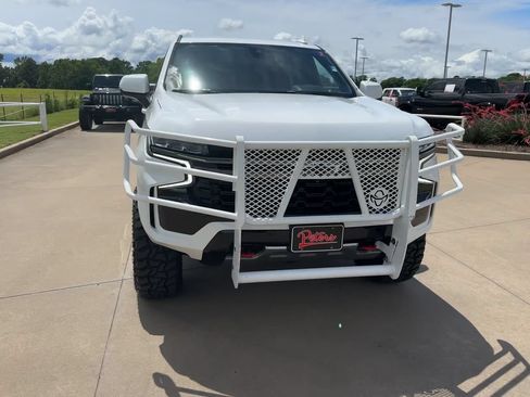 Used 2021 Chevrolet Tahoe Z71 w/ Luxury Package AWD/4WD image 2