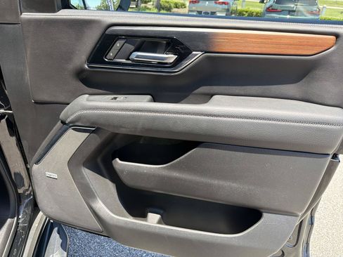 Used 2025 GMC Yukon Denali RWD image 12