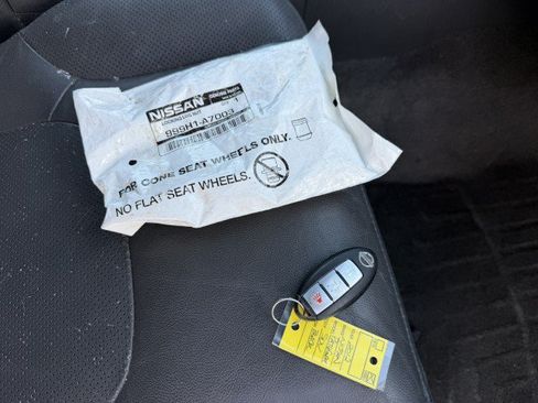 Used 2012 Nissan Pathfinder Silver AWD/4WD image 17