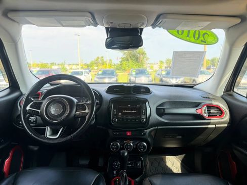 Used 2016 Jeep Renegade Trailhawk w/ Premium Trailhawk Package AWD/4WD image 9