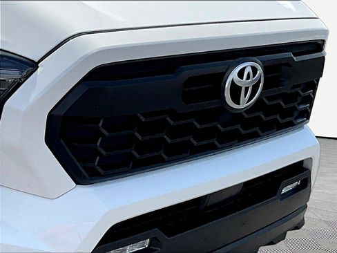 Used 2024 Toyota Tacoma TRD Off-Road AWD/4WD image 33