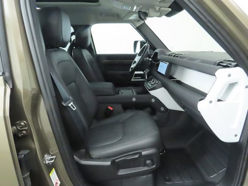 Certified 2021 Land Rover Defender 110 S image 21