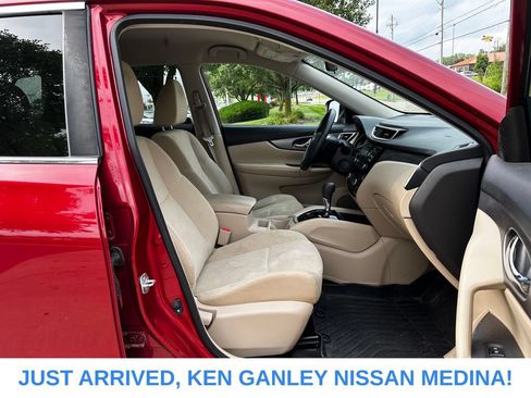 Used 2016 Nissan Rogue SV AWD/4WD image 21