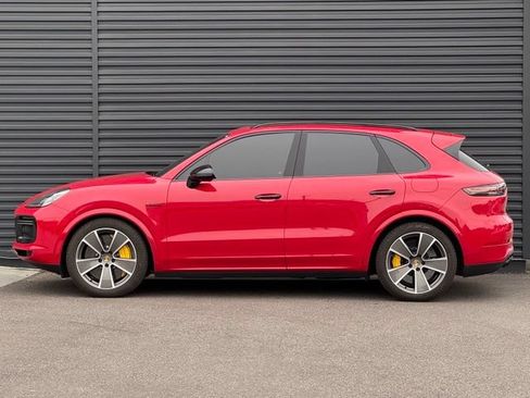 Used 2023 Porsche Cayenne Turbo S AWD/4WD image 2