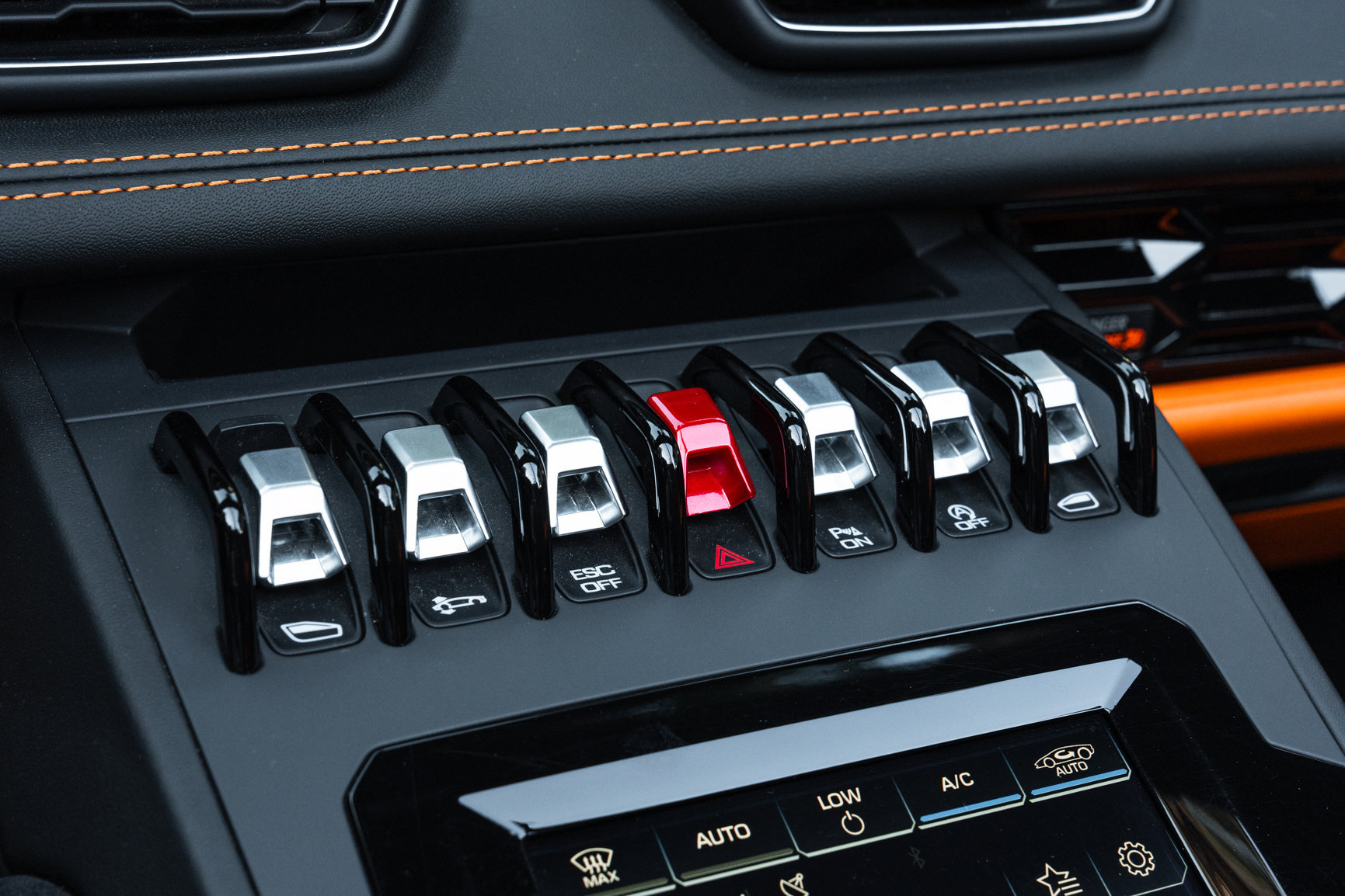 Used 2020 Lamborghini Huracan EVO RWD image 37