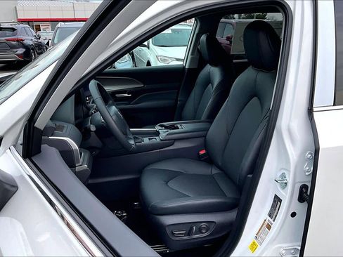 New 2026 Toyota Grand Highlander AWD Hybrid image 9
