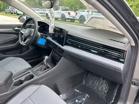New 2025 Volkswagen Jetta SE image 38