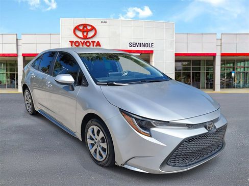 Used 2021 Toyota Corolla LE image 2