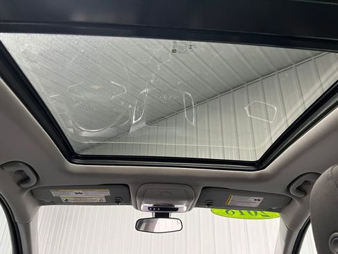 Used 2018 Chevrolet Equinox LT w/ Sun & Infotainment Package image 17