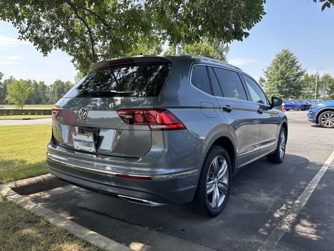 Used 2020 Volkswagen Tiguan SEL FWD image 21