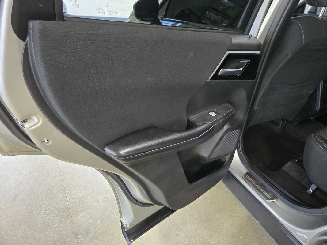 Used 2022 Mitsubishi Outlander ES AWD/4WD image 27