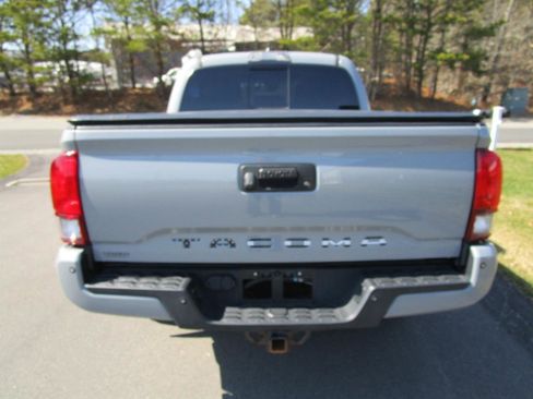 Used 2019 Toyota Tacoma TRD Off-Road image 6