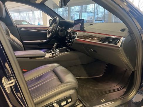 Used 2021 BMW M550i xDrive w/ Executive Package image 6