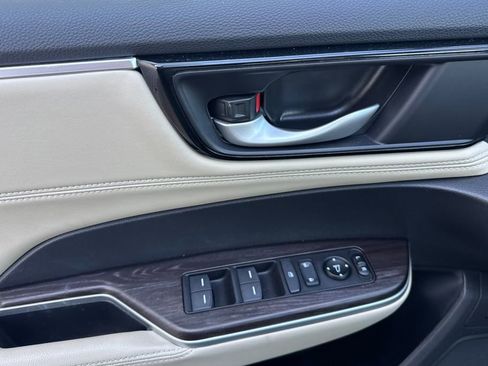 Certified 2020 Honda Clarity Plug-In Hybrid image 14