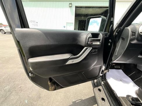 Used 2016 Jeep Wrangler Unlimited Sahara w/ Dual Top Group AWD/4WD image 12
