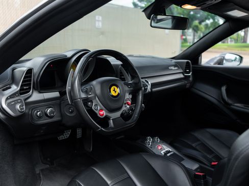 Used 2013 Ferrari 458 Italia Coupe RWD image 5