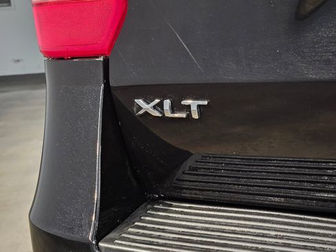 Used 2020 Ford Expedition XLT w/ Equipment Group 202A AWD/4WD image 40