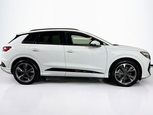 Used 2024 Audi Q4 e-tron Premium Plus image 4