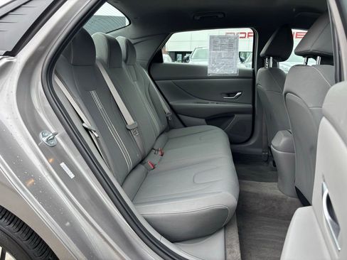 Used 2023 Hyundai Elantra SEL w/ Convenience Package FWD image 20