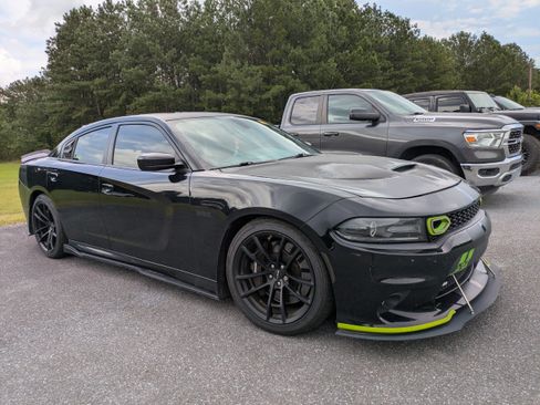 Used 2017 Dodge Charger R/T RWD image 1