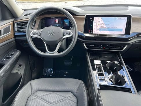 Certified 2025 Volkswagen Atlas SE image 15