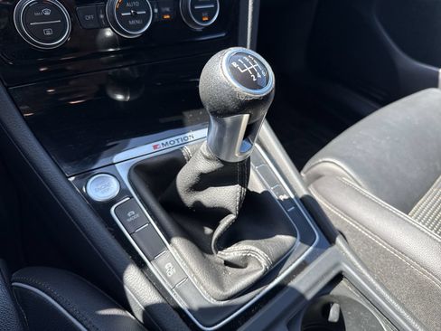 Used 2019 Volkswagen Golf R 4-Door AWD/4WD image 21